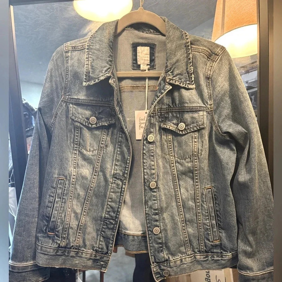 LC Lauren Conrad Jackets & Blazers - NWT LC Lauren Conrad Jean Jacket M